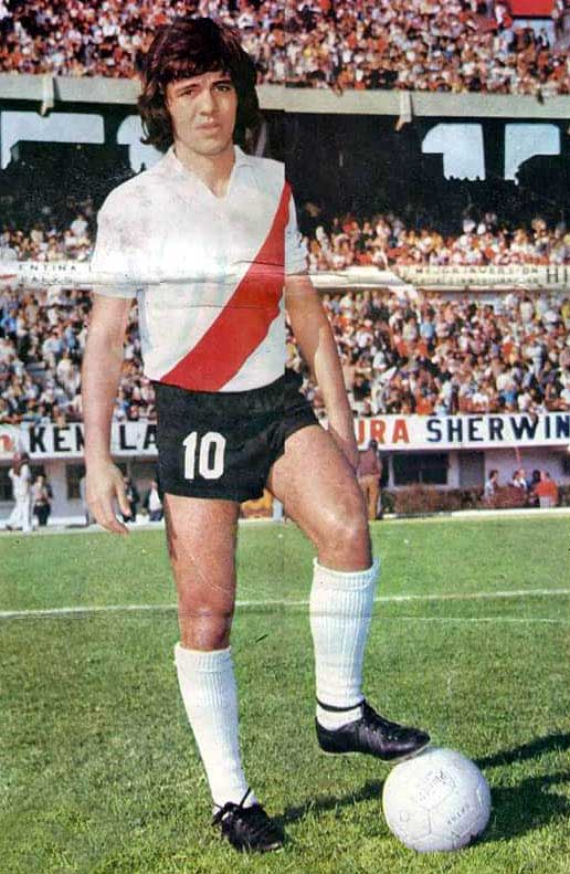 Sabella playing for River Plate in the mid-1970s.