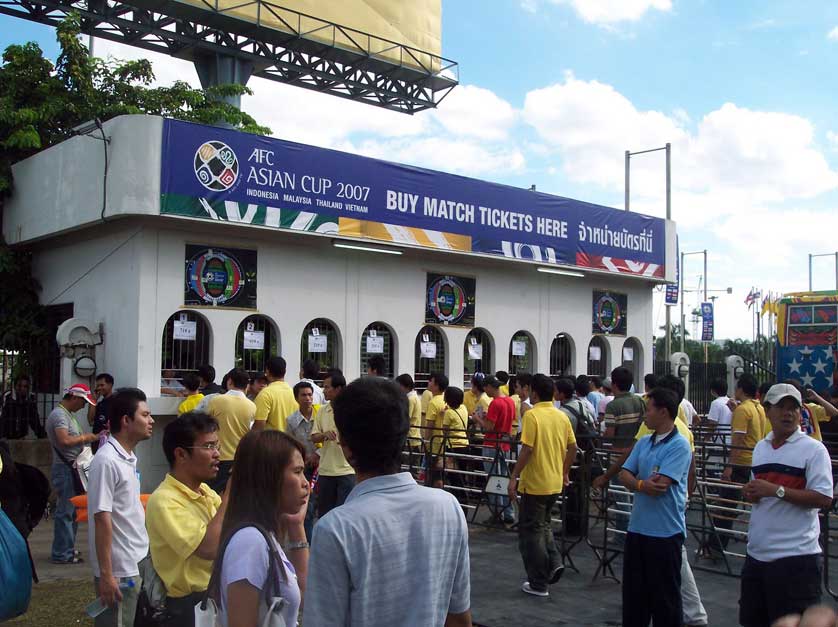 Fans at Rajamangala Stadium Bangkok.