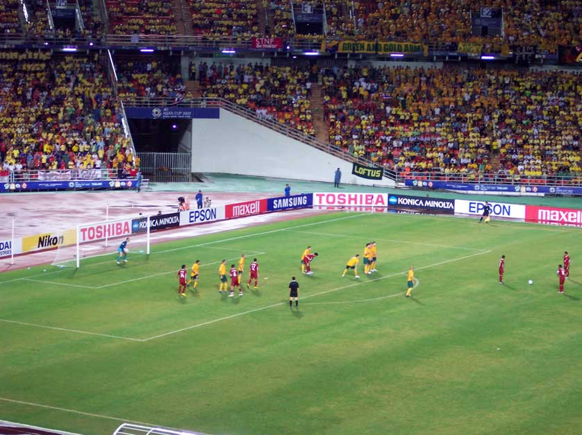 Thailand line up a free kick.