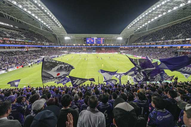 Sanfrecce fans.