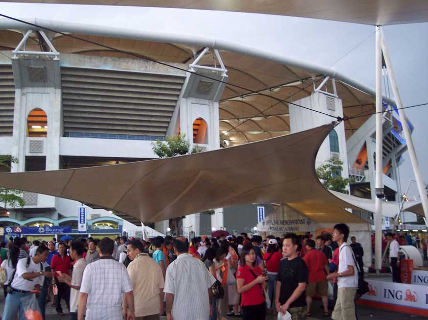 Fans line up for free tickets.
