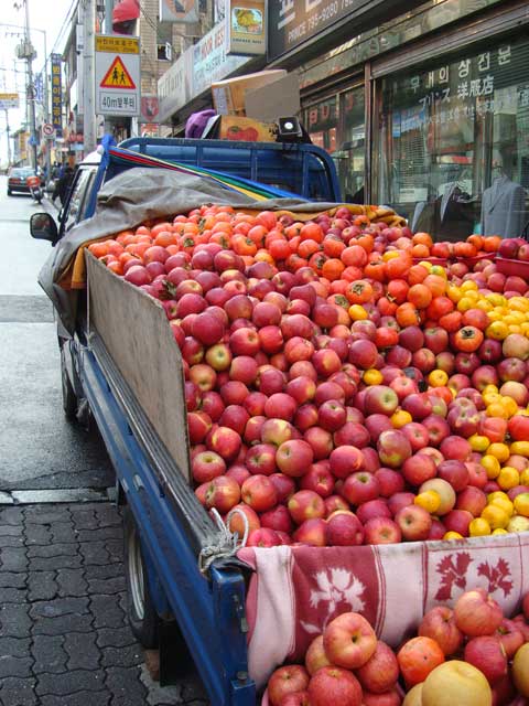 Apple Cart, Seoul, South Korea.