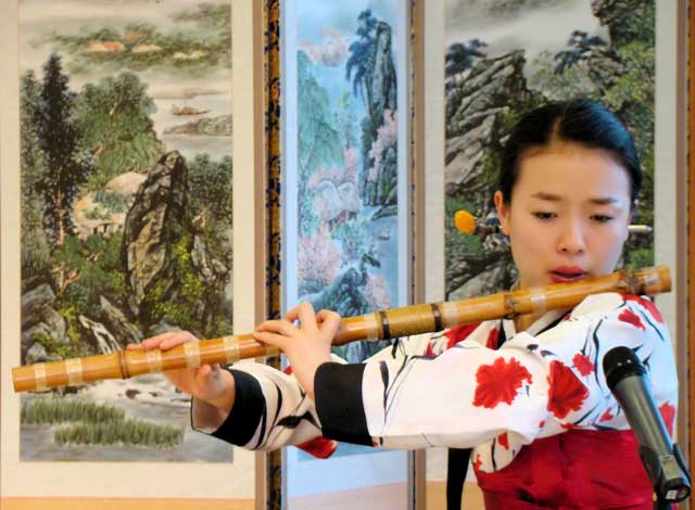 Flute player, Seoul.