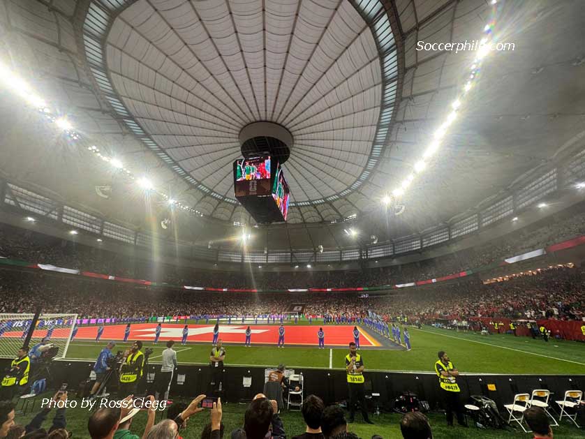 The roof closed for Switzerland v Algeria.