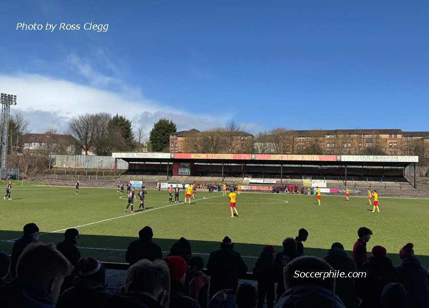 The ground has a capacity of 1,500.