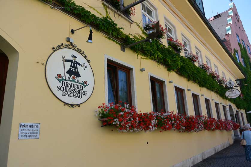There are several places to enjoy a refreshing beer in Dachau.