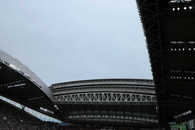 The stadium has a retractable roof.