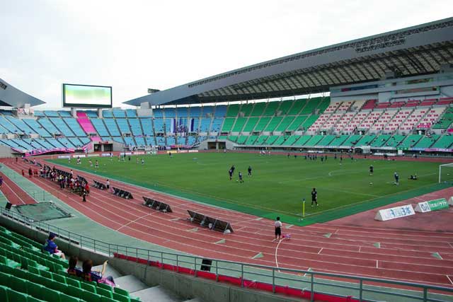The huge concrete bowl has a capacity of 47,000.