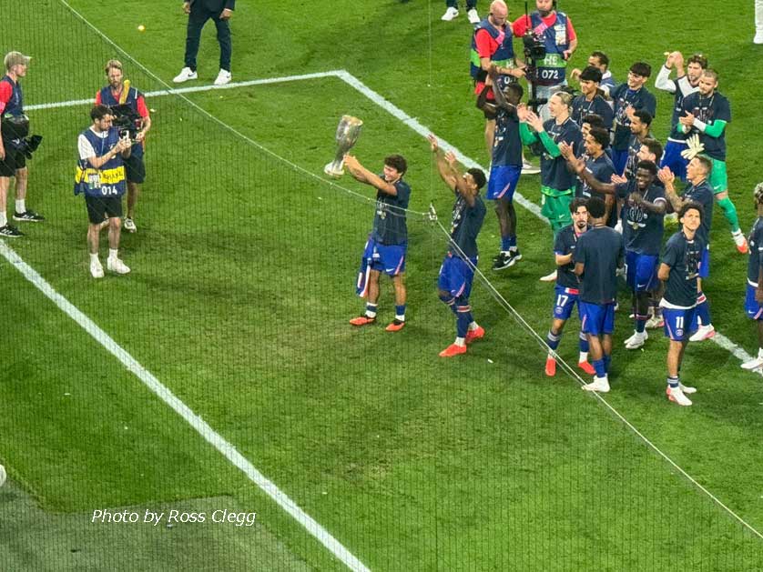 PSG lift the 2026 Super Cup.