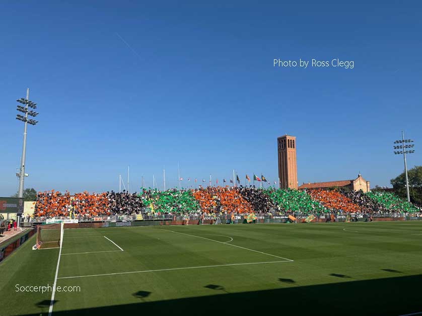 Club colors are orange, black and green.
