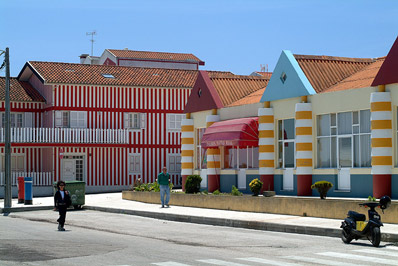 Colorful houses in Aveiro: Dias dos Reis.